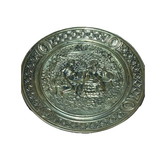Vintage Brass Wall Plate 14 “ Made In England Romantic Courting Scene - Picture 1 of 5